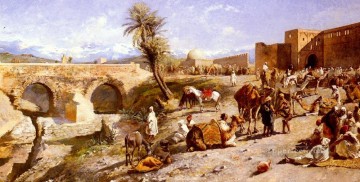 150の主題の芸術作品 Painting - マラケシュ郊外にキャラバンが到着 アラビア人エドウィン・ロード・ウィーク